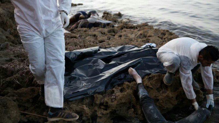 مصرع 90 مهاجر في غرق قارب بالبحر الأبيض المتوسط قبالة السواحل الليبية
